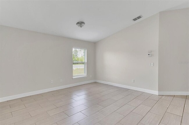 Building Photo - 2044 Hillview Cir