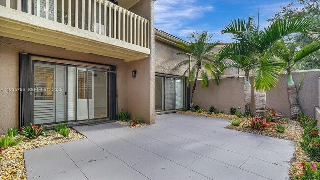 Building Photo - 205 Dunwoody Ln