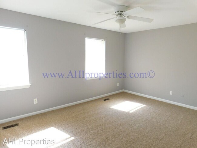 Building Photo - 3 br, 1.5 bath House - 2540 Hampstead Drive