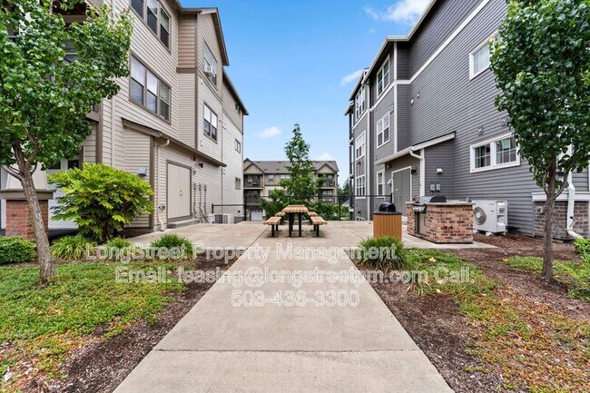 Building Photo - 17137 SW Appledale Rd