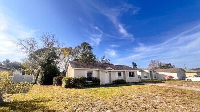 Building Photo - Charming 2 Bedroom, 1 Bathroom Home in Deltona!!