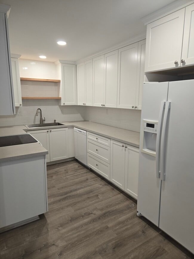 Building Photo - 1567 W Stonehenge Dr