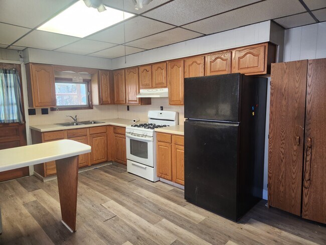 Building Photo - 29 S F St