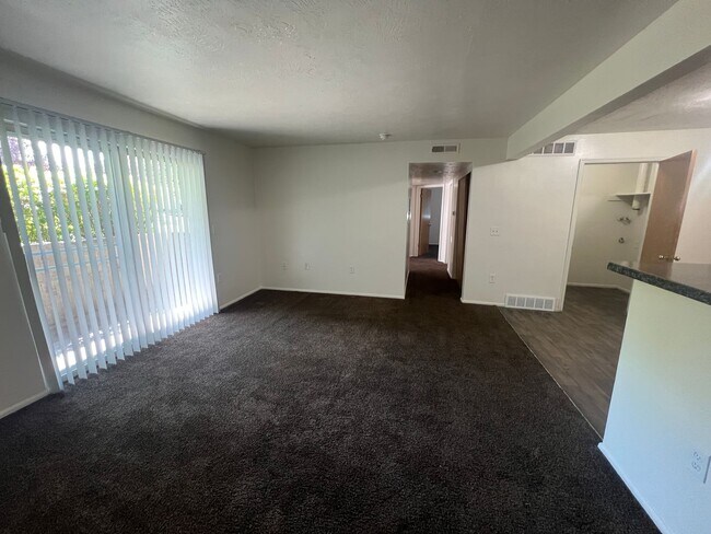 Building Photo - 857 Meadow Pine Ct