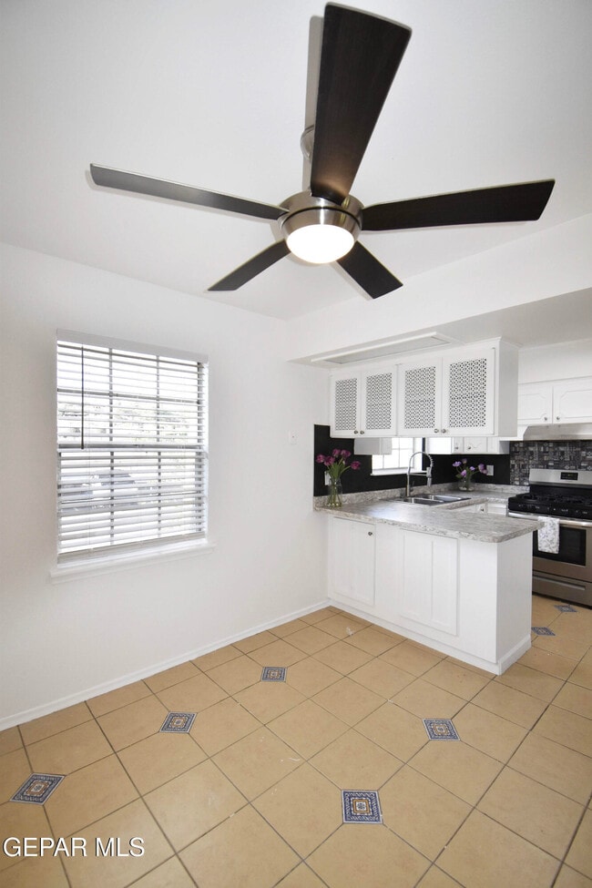 Building Photo - 350 Thunderbird Dr