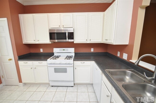 Building Photo - 2222 Trailwood Valley Cir