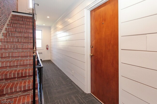 Building Photo - 378 Claremont Ave