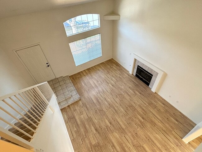 Building Photo - Great Two Bedroom Townhouse with a 1 car garage near Silverado Ranch area