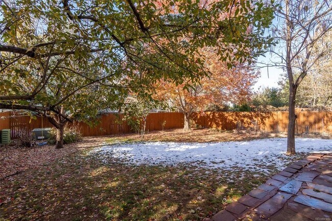 Building Photo - AMAZING 4 Bed 4 Bath Single Family Home in...