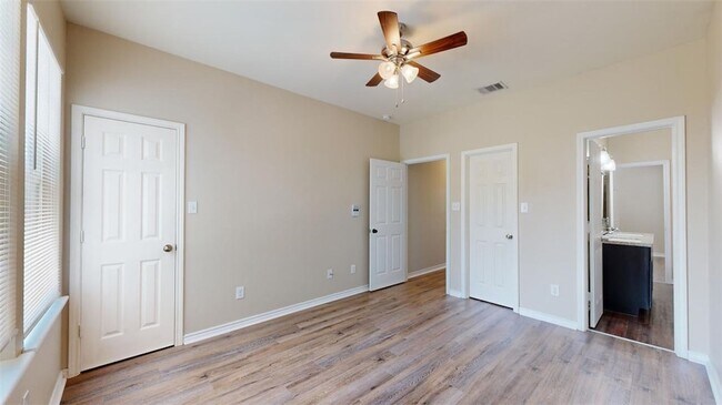 Building Photo - 205 Sterling St