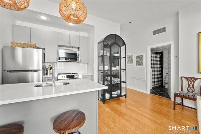Building Photo - 881 Lafayette Blvd
