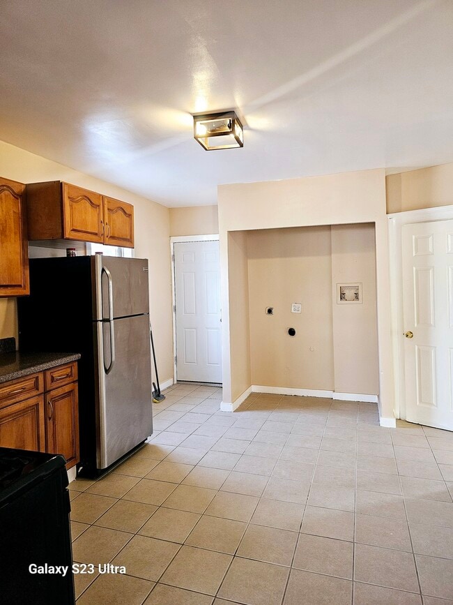 Building Photo - 124 Division St