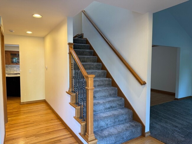Building Photo - 4bd/2.5ba Renton House