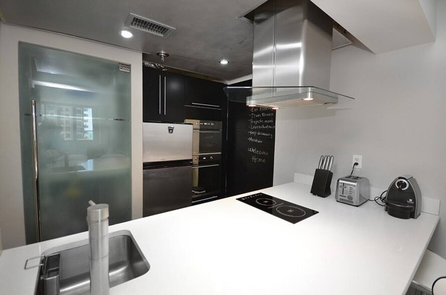 Building Photo - 540 Brickell Key