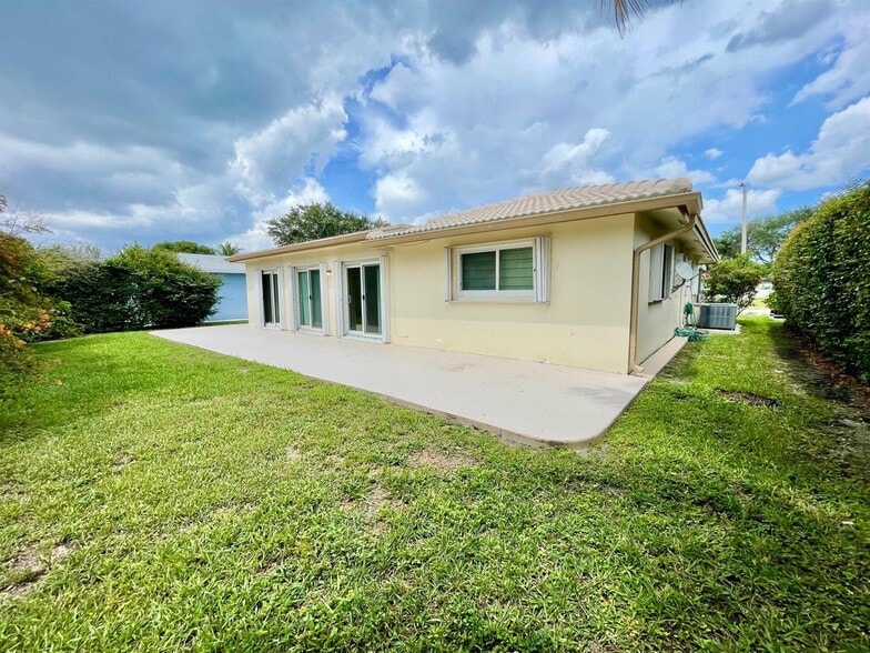 Building Photo - 8205 NW 106th Ave