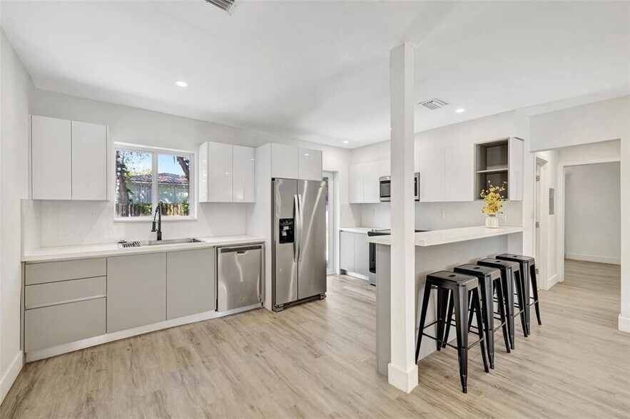 Building Photo - 843 SW 20th St