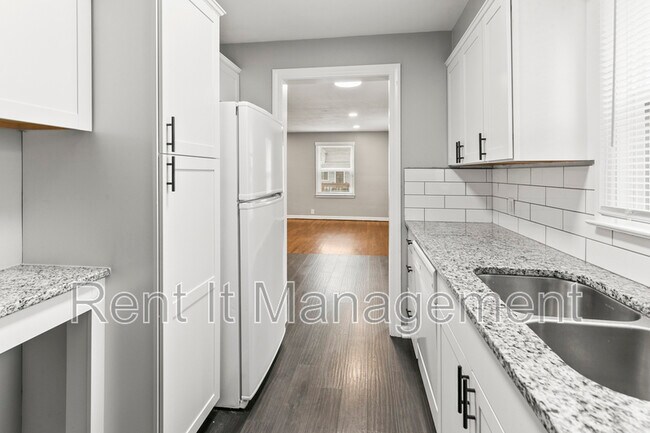 Building Photo - 4841 Pierce St.