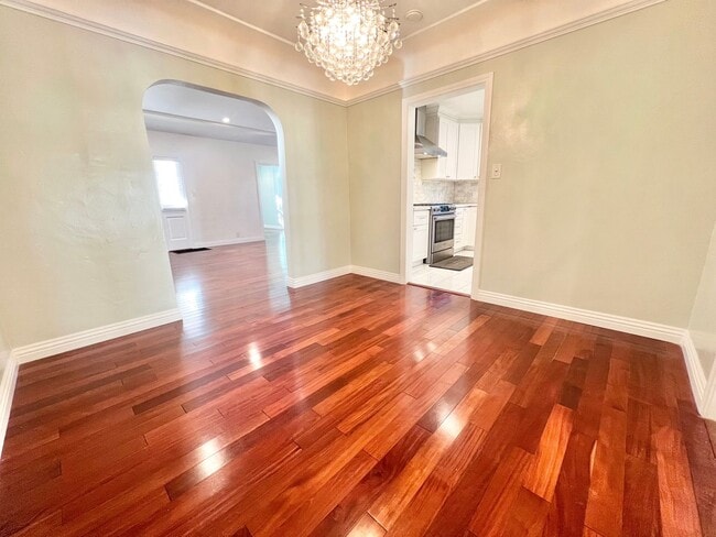 Building Photo - Charming Bixby Knolls Corner Home with Yard, Cabana, & A/C