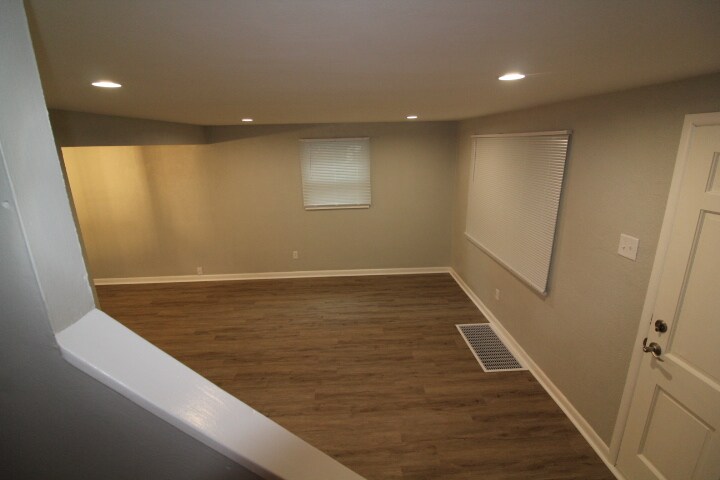 Building Photo - 504 Maytide St