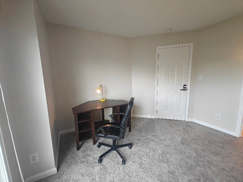 Building Photo - 521 N Graham St