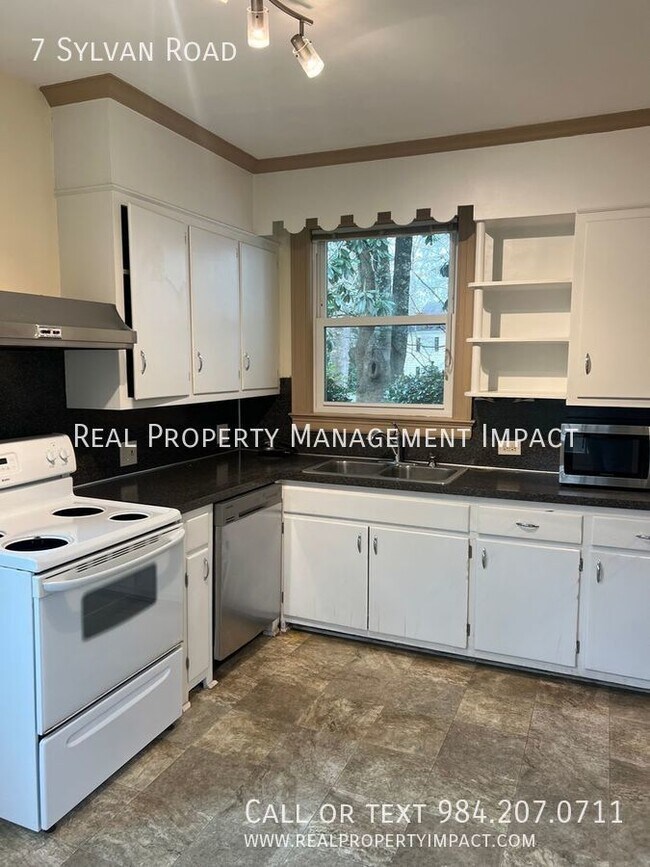 Building Photo - 7 Sylvan Rd