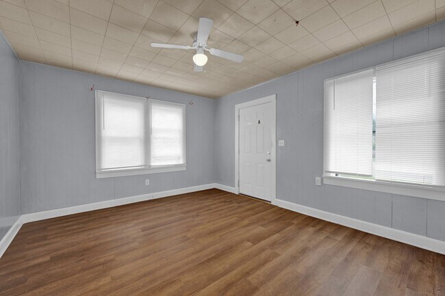 Building Photo - 1212 SW 9th Ave