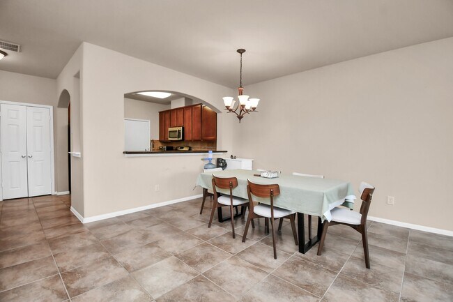 Building Photo - 2202 Waterford Park St