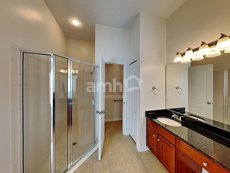 Building Photo - 304 W Silverthorn Ln