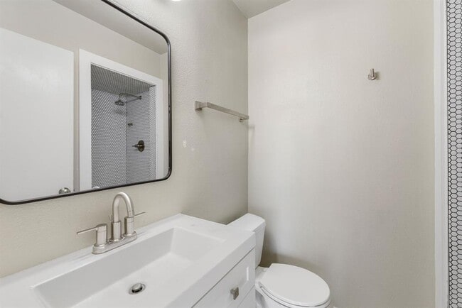 Building Photo - 5302 Robinsdale Ln