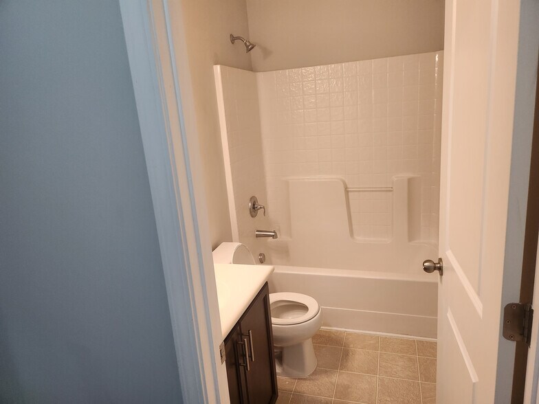 Building Photo - Room in Townhome on Durants Neck Ln