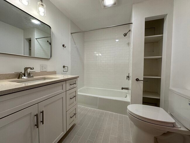 Building Photo - 33 Grove 2 Grv