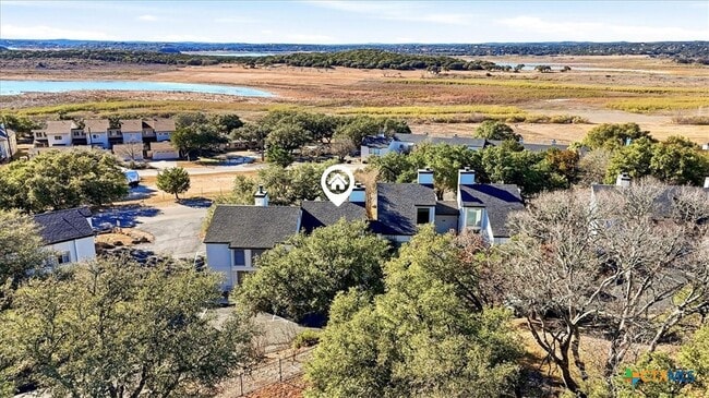 Building Photo - 1135 Parkview Dr