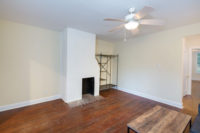 Building Photo - 3 Bedroom, 1.5 Bathroom Home Downtown - Charleston