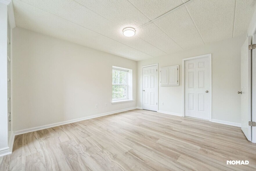Building Photo - 505 Deer Run