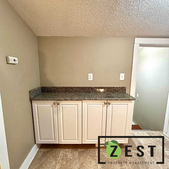 Building Photo - OPEN HOUSE 1/24! 1PM-1:30PM! Updated 3 Bed Ranch in Madison Heights Ready for Move in!