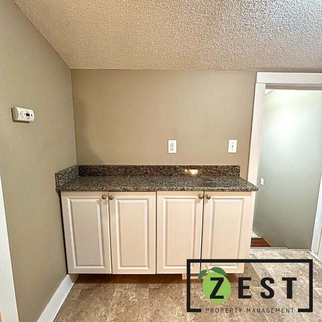 Building Photo - OPEN HOUSE 2/4! 3PM-330PM! Updated 3 Bed Ranch in Madison Heights Ready for Move in!