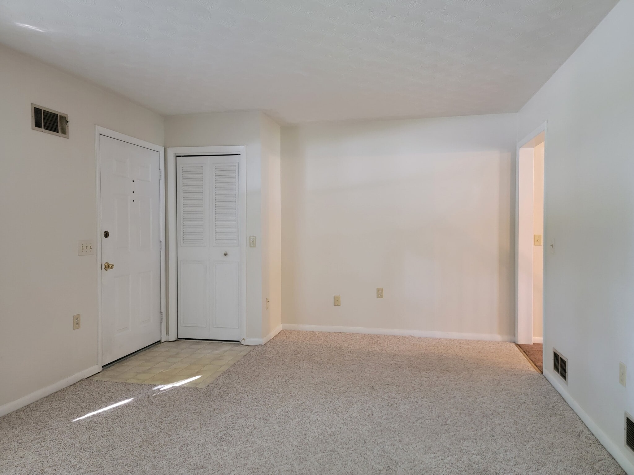 Building Photo - 457 W Main Ave