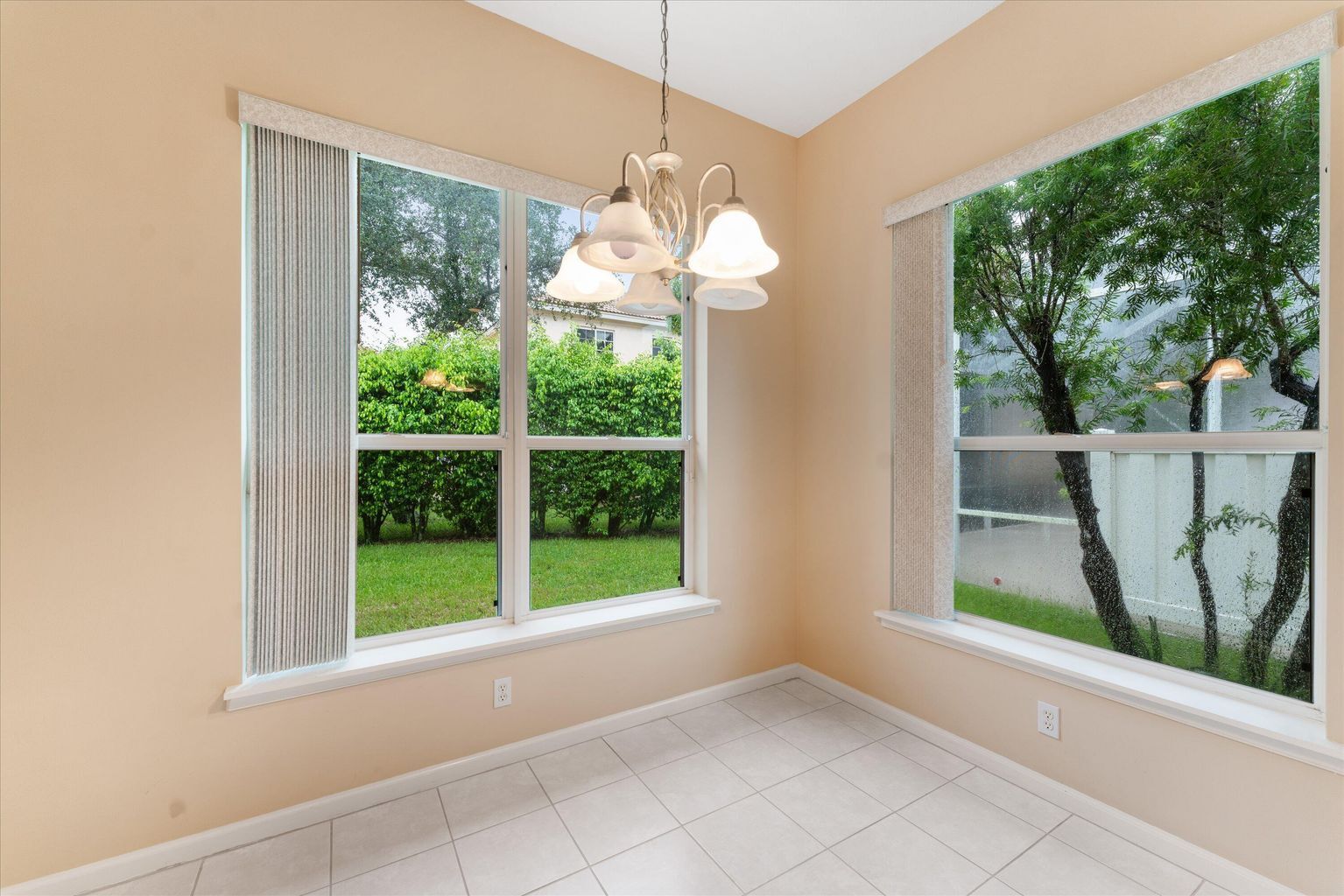 Building Photo - 8650 High Cay