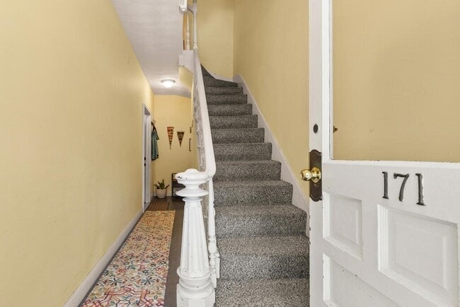 Building Photo - 166 Brooks St