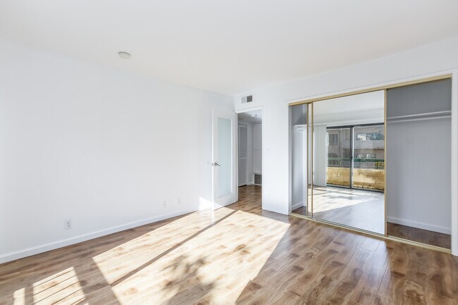 Building Photo - 1738 S Bentley Ave