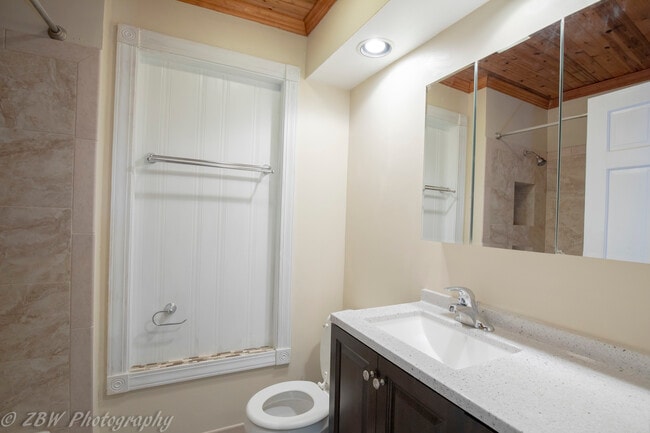 Building Photo - 129 S Orchard Dr