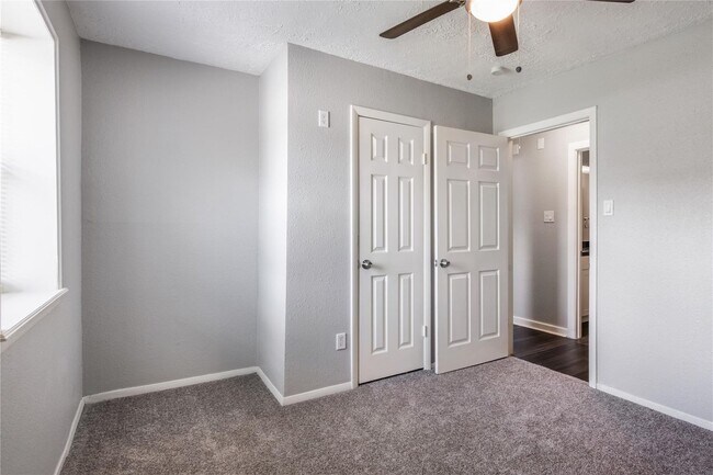 Building Photo - Welcome to this fully remodeled 4/2/2 brick home near Lake Conroe! With new AC/heat, roof, water ...