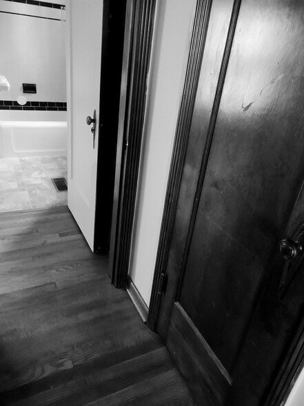 Building Photo - 1348 Eastview Ave