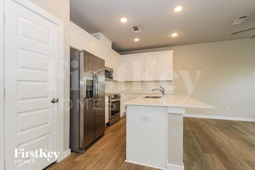 Building Photo - 18342 W Centro Cir