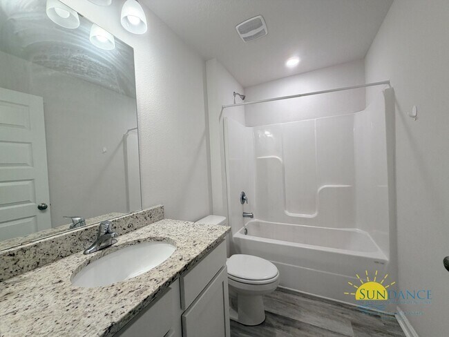 Building Photo - Spacious 5-Bedroom Home in Plantation Woods, East Milton!