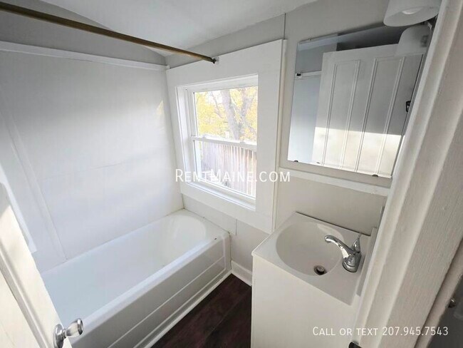 Building Photo - 402-404 Hammond Street-Apt. #3