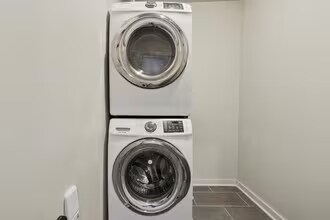 Building Photo - 1522-1532 W Girard Ave