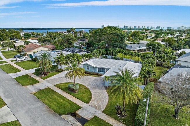 Building Photo - 130 Gulfstream Rd
