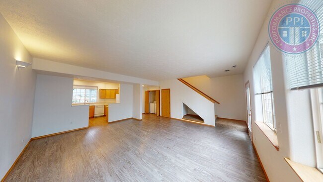 Building Photo - Beautiful Village Townhome!! Double Garage- Great Sunnyside Location!! Pet Friendly Princeton Vil...