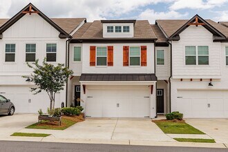 Building Photo - Townhome Available Now in the Towns of Aub...